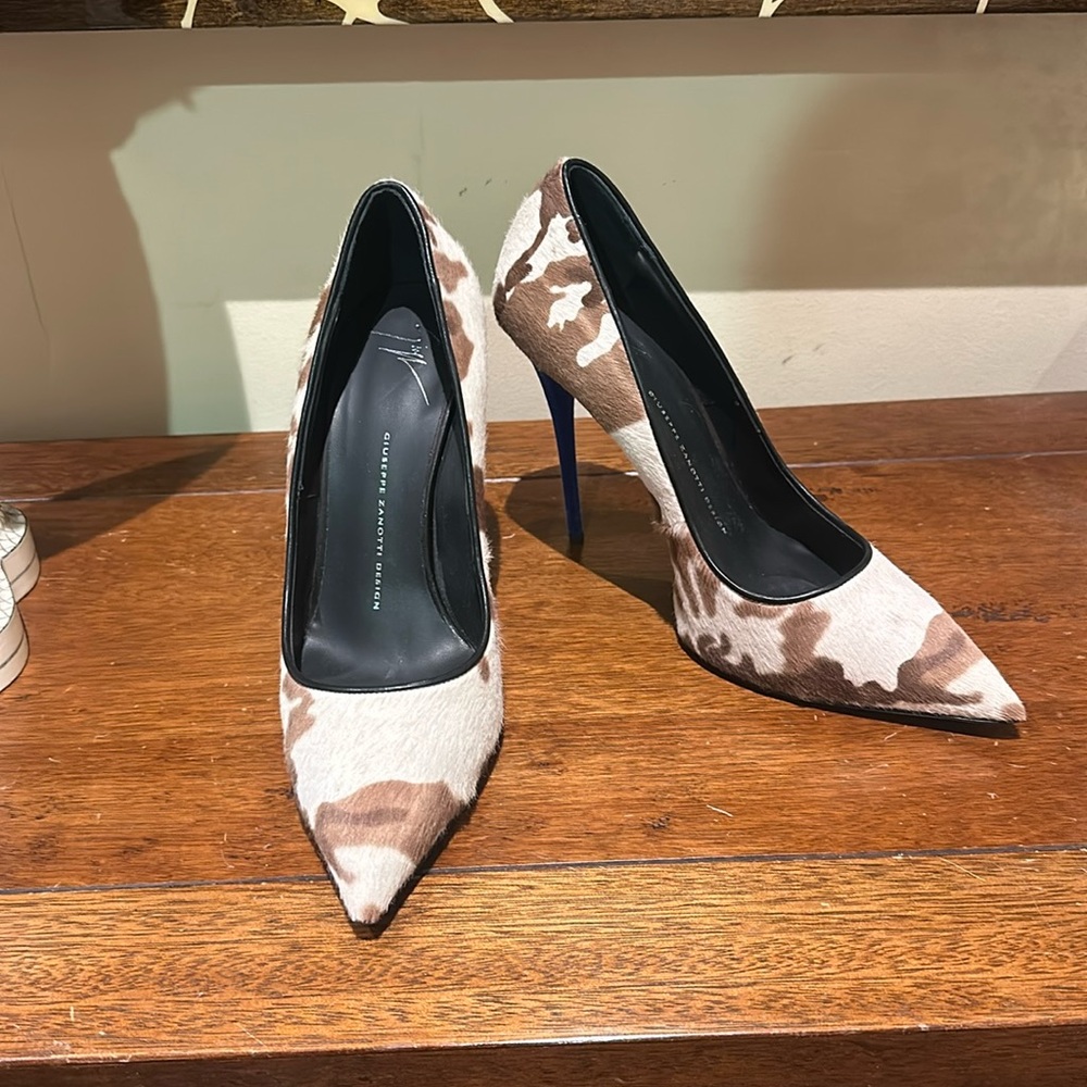 NWT! Giuseppe Zanotti Calf Skin Pumps
